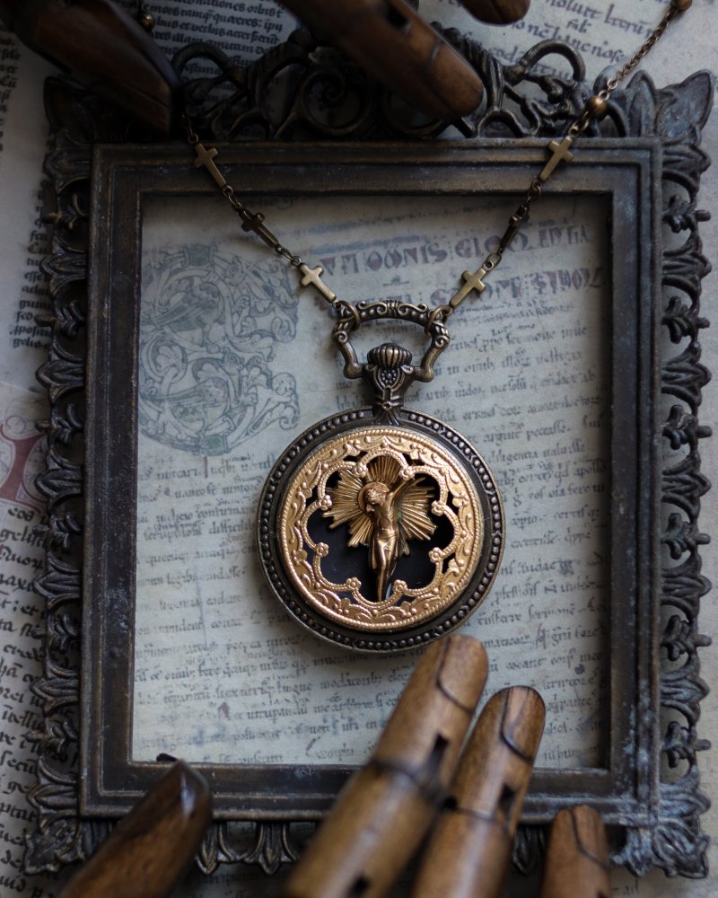 复古奇幻风格项链 花窗信仰-牺牲 - 项链 - 玻璃 黑色