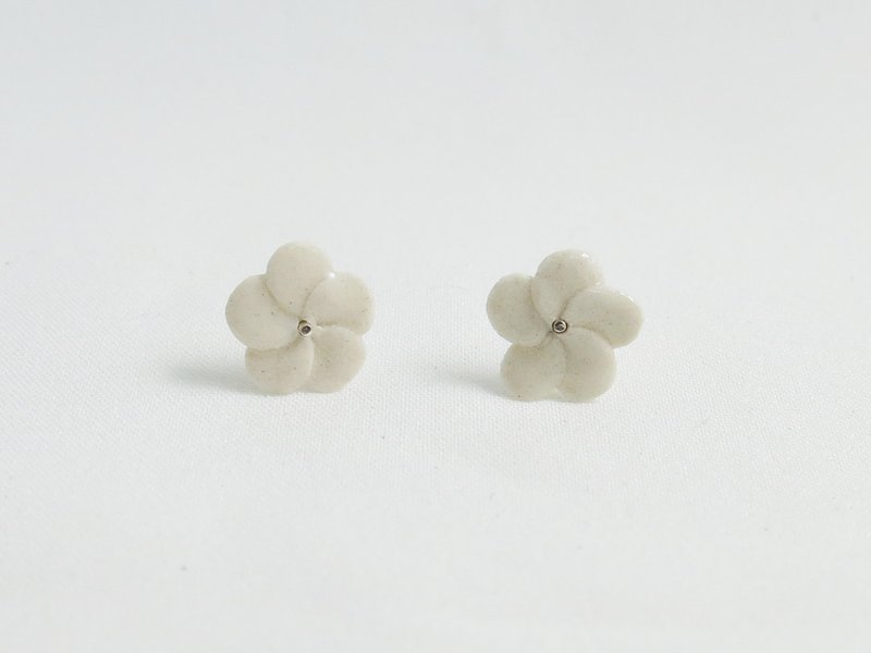 Fleur du Prunier陶瓷纯银耳环 - 耳环/耳夹 - 瓷 白色