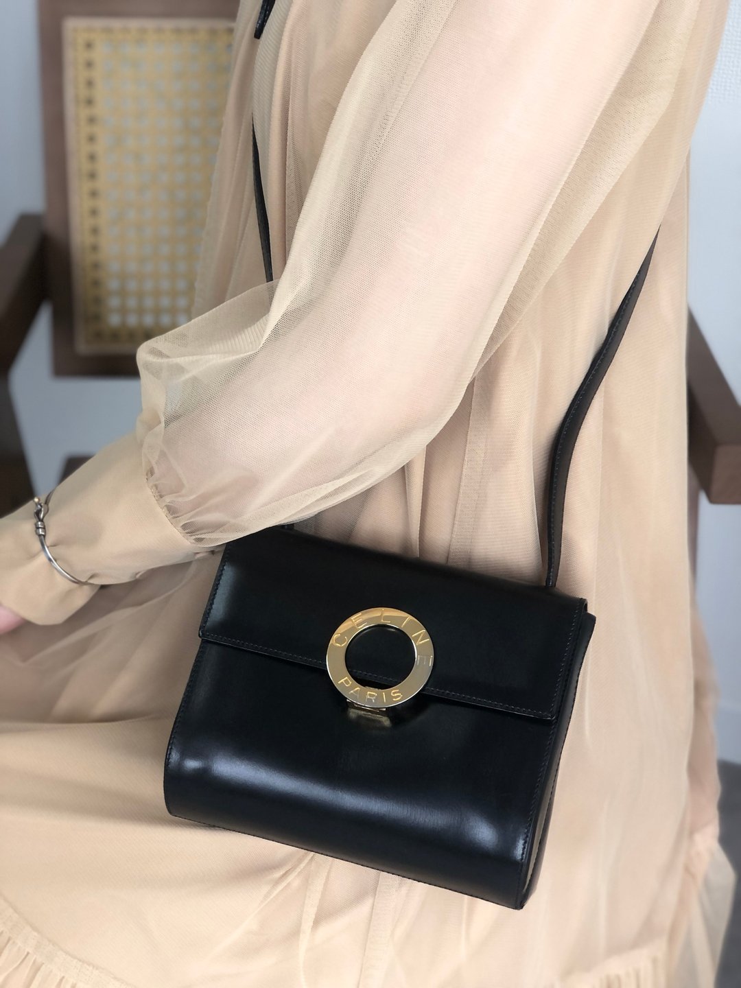 【日本直送 名牌中古包】CELINE 瑟琳娜 手提包 黑色 圆形 Logo 皮革 vintage 古董 老品 ee7fti - 侧背包/斜挎包 - 真皮 黑色