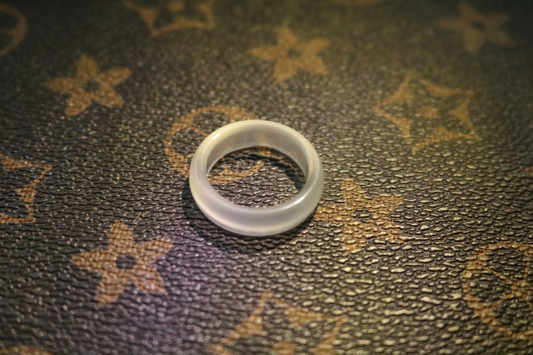 高冰种玉髓戒指指环素戒圈木质礼盒 - 戒指 - 半宝石 白色