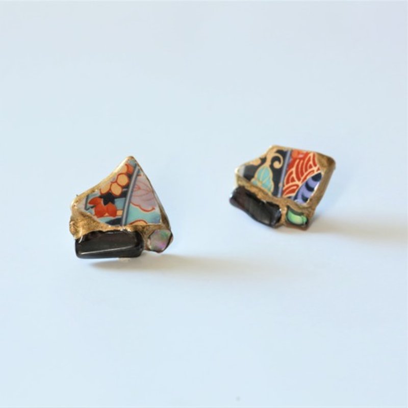 Arita porcelain porcelain kintsugi pierced Clip-On / sugilite, shell - 耳环/耳夹 - 陶 黑色