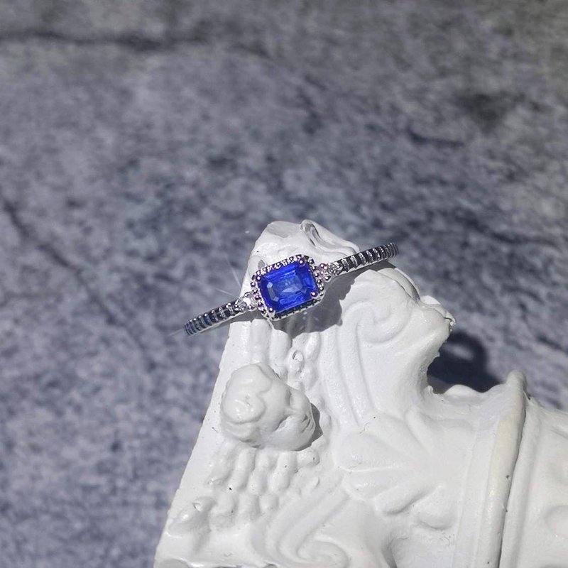 14K 斯里兰卡蓝宝石 麻花 戒指 - 戒指 - 宝石 蓝色