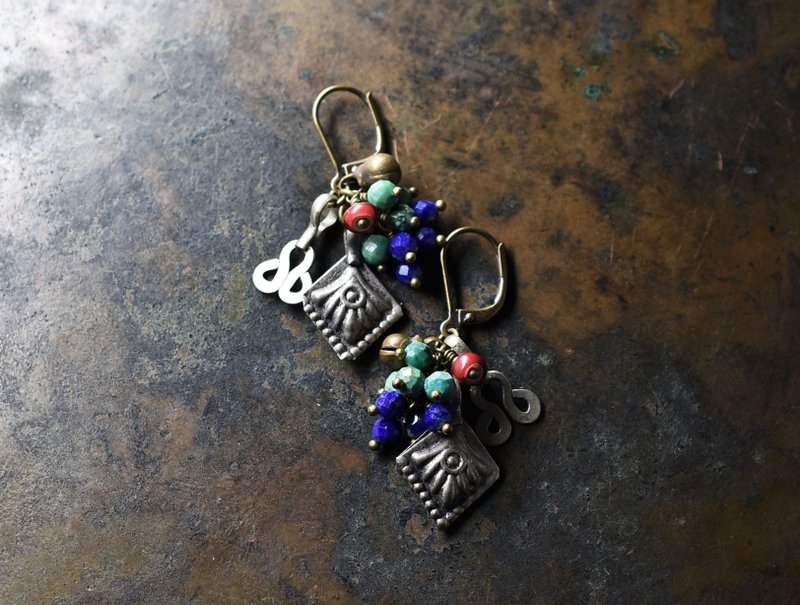 Afghan metal, heavy turquoise and lapis, gold-red white hearts, ethnic bell earrings - 耳环/耳夹 - 其他金属 金色