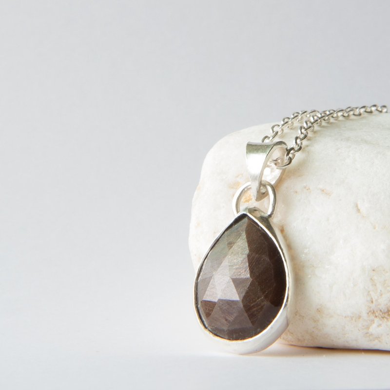 金褐色刚玉纯银墬 Golden and brown sapphire pendant - 项链 - 宝石 咖啡色