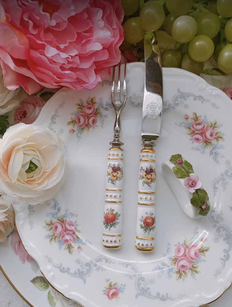 英国制Royal Crown Derby 手绘骨瓷刀叉组 库存品指定买家下标 - 餐刀/叉/匙组合 - 瓷 多色