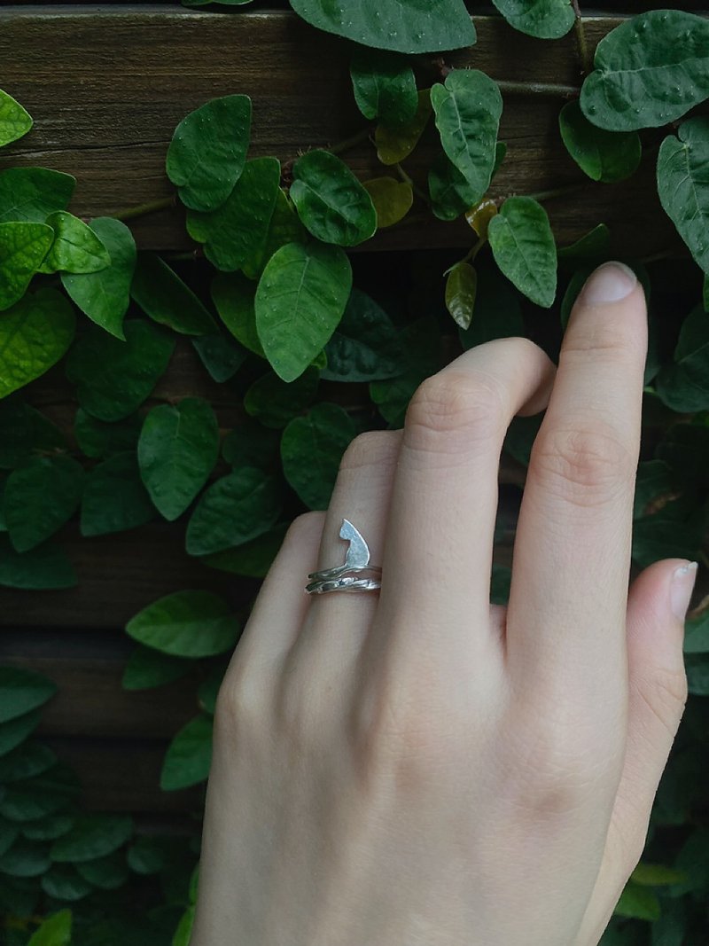 999纯银 嬉戏于指尖-猫咪开口戒 - 戒指 - 纯银 银色