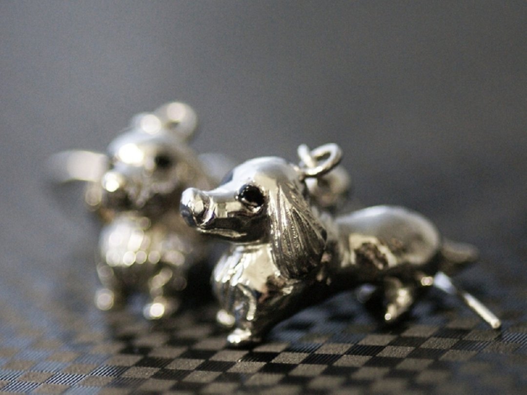Silver drop earrings with twin dachshunds [Free shipping] Dachshund miniature earrings with long and bushy ears on a cute torso and short legs - 耳环/耳夹 - 其他金属 