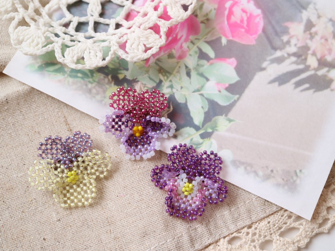 Pansy brooch Purple delicate lace Viola violet violet Three-color violet Three-color violet Purple Yellow Yellow Cute - 胸针 - 玻璃 紫色