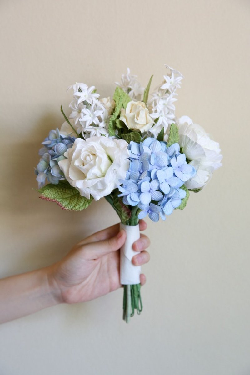 BS107 : Bridesmaid Bouquet Small Bouquet My Baby Blue Size 6"x10" - 木工/竹艺/纸艺 - 纸 白色