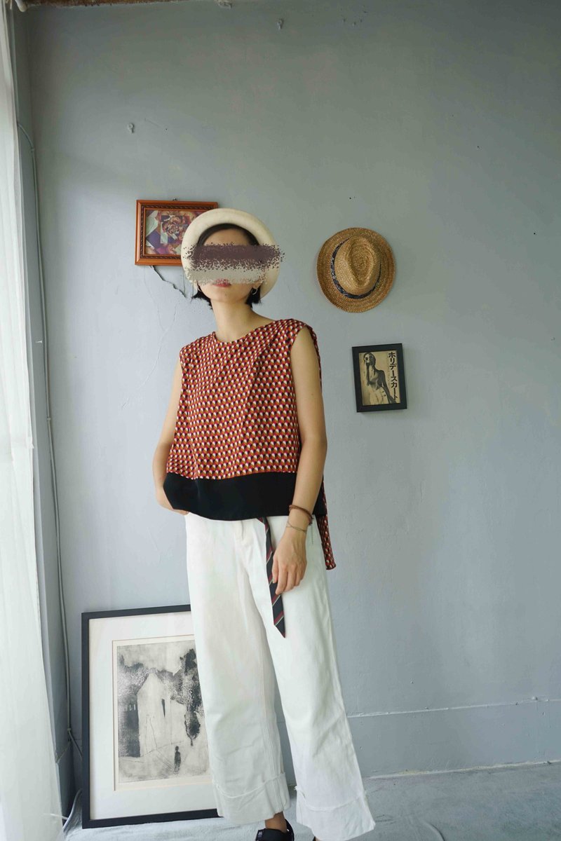 设计手作-小飞侠披风立体剪裁压折无袖背心-方块桃红 - 女装背心 - 聚酯纤维 红色