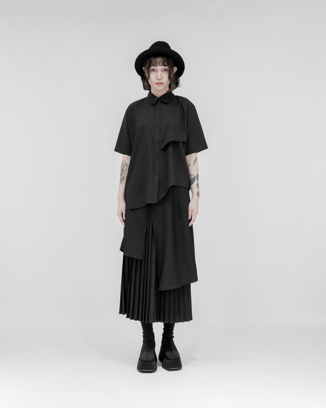 MUKK DESIGN 圆弧下摆衬衫 - 女装衬衫 - 聚酯纤维 黑色