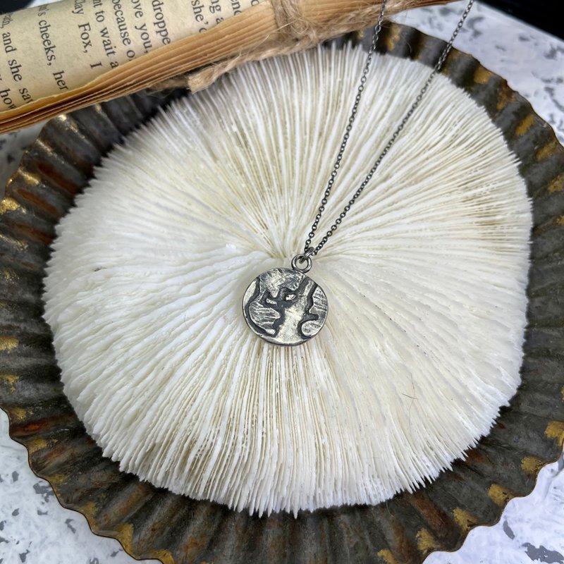 關於地球 - 项链 - 银 银色