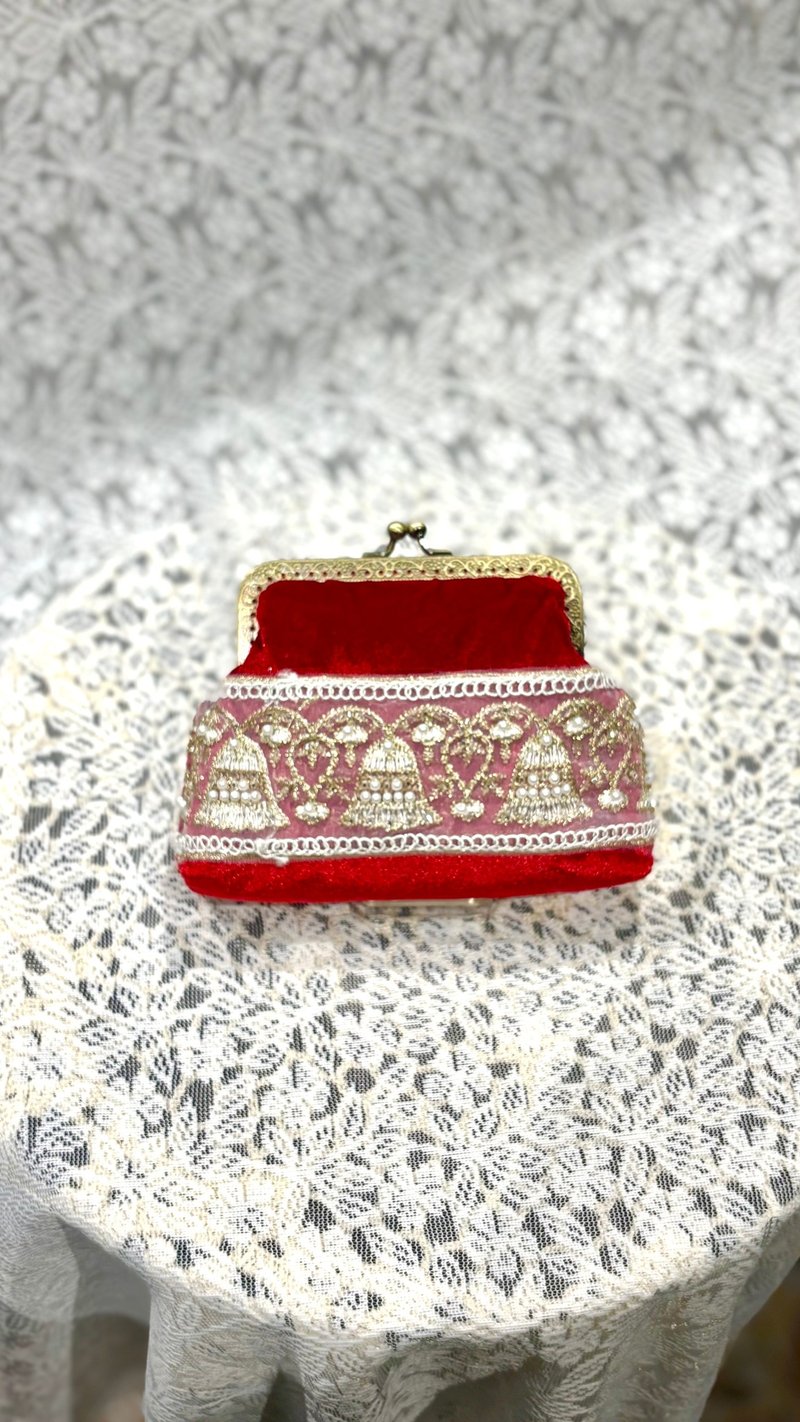 MBC 人手制 12cm方形口金 丝绒刺绣带 圣诞钟 圣诞红 - 侧背包/斜挎包 - 棉．麻 红色