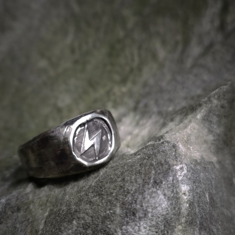 厚银戒/可客制雷刻1_8字中英字体 - 戒指 - 银 黑色