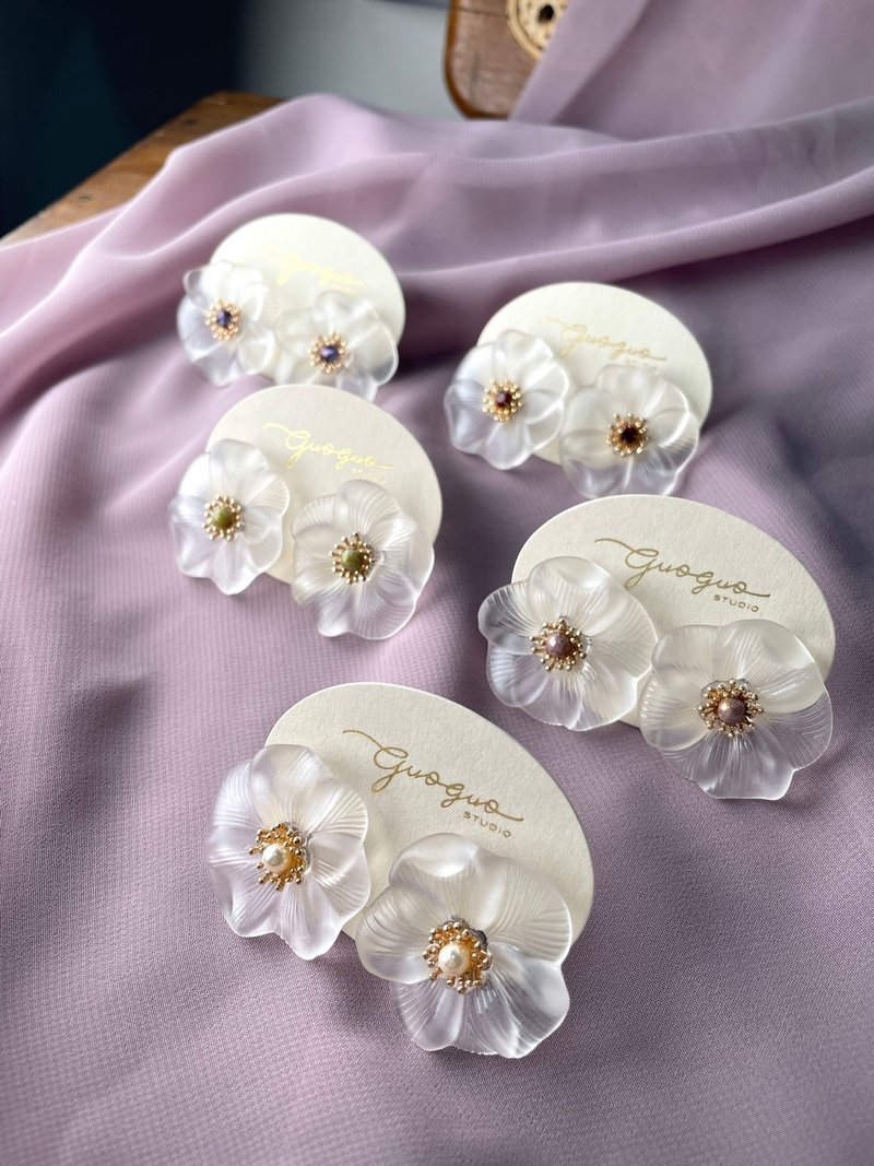 白色扶桑花耳环 五色 - 耳环/耳夹 - 树脂 白色
