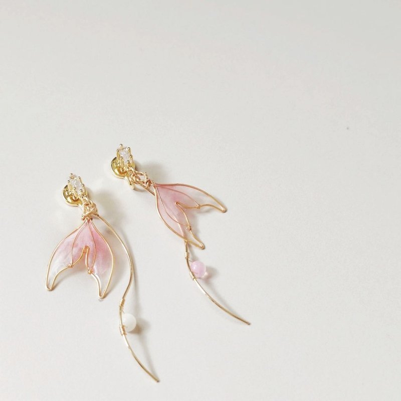 美人鱼之鳍 | 轻粉渐层 - 耳环/耳夹 - 树脂 粉红色