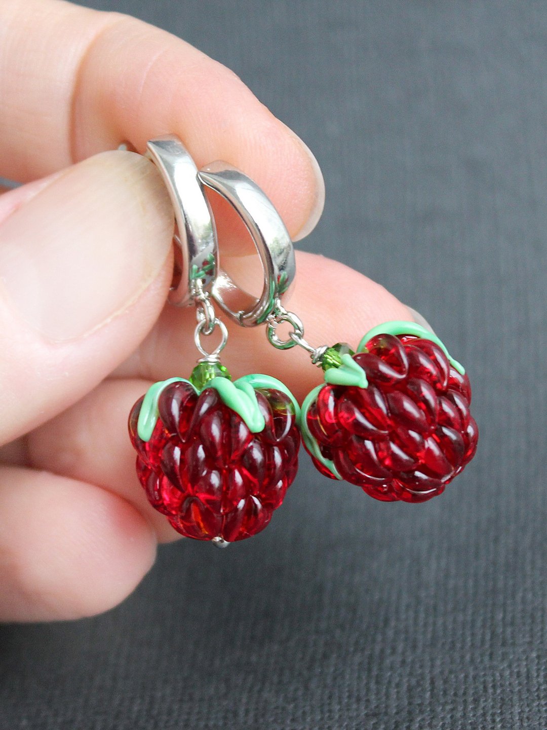 Raspberry Earrings - 耳环/耳夹 - 玻璃 红色