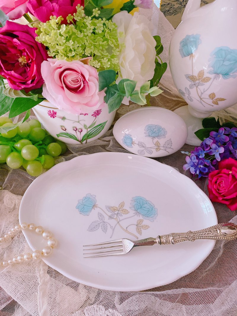 英国骨瓷皇家Wedgwood Ice Rose蓝玫瑰椭圆蛋糕盘饰品盘小托盘 - 盘子/餐盘/盘架 - 瓷 蓝色