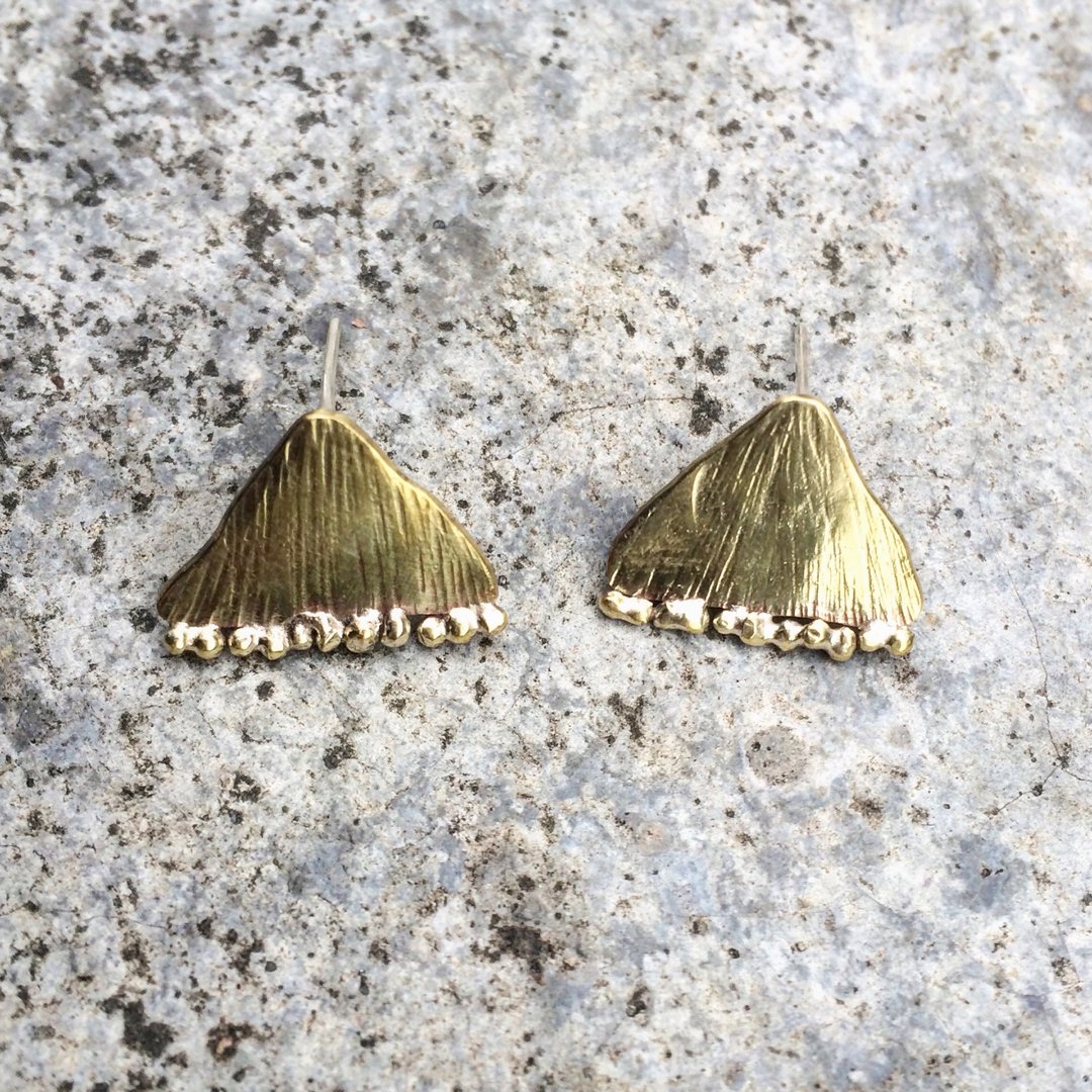 925银针三角黄铜贴耳耳环 II 山形浪花 - 耳环/耳夹 - 铜/黄铜 金色