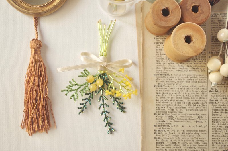 Mimosa Swag Brooch - 胸针 - 玻璃 黄色