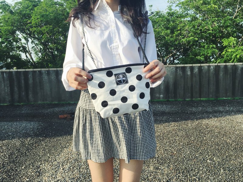 小方包 / 经典点点 - 侧背包/斜挎包 - 棉．麻 白色