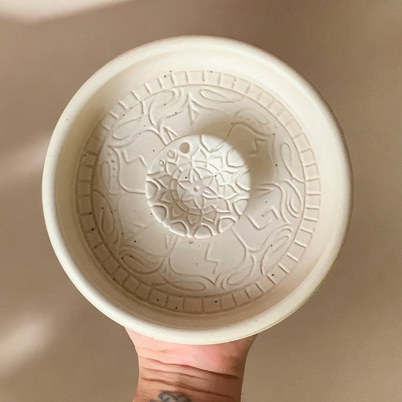 脉轮冥想陶盘—心轮曼荼罗 雷恩符文 光码 (古希腊白) - 香薰/精油/线香 - 陶 白色