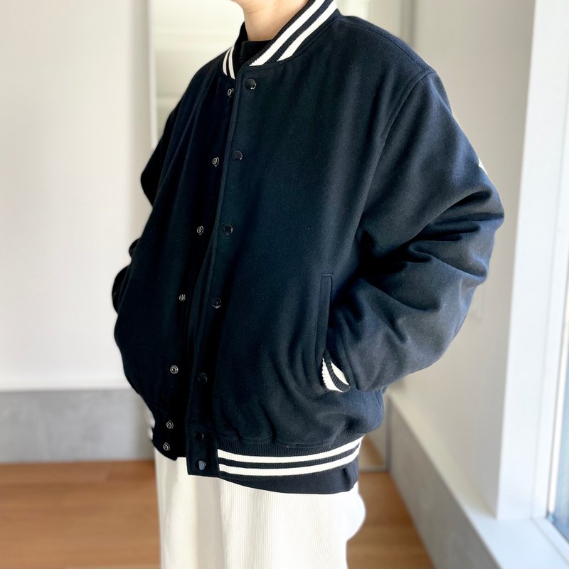 【男女同款】铺棉羊毛混纺 x 铺棉绗缝 保暖棒球外套【黑色】 - 女装休闲/机能外套 - 羊毛 黑色