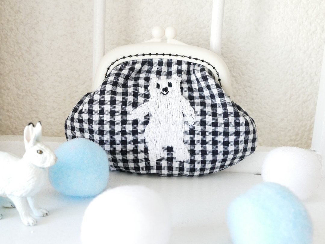 Embroidered gamaguchi gingham check polar bear - 化妆包/杂物包 - 棉．麻 透明