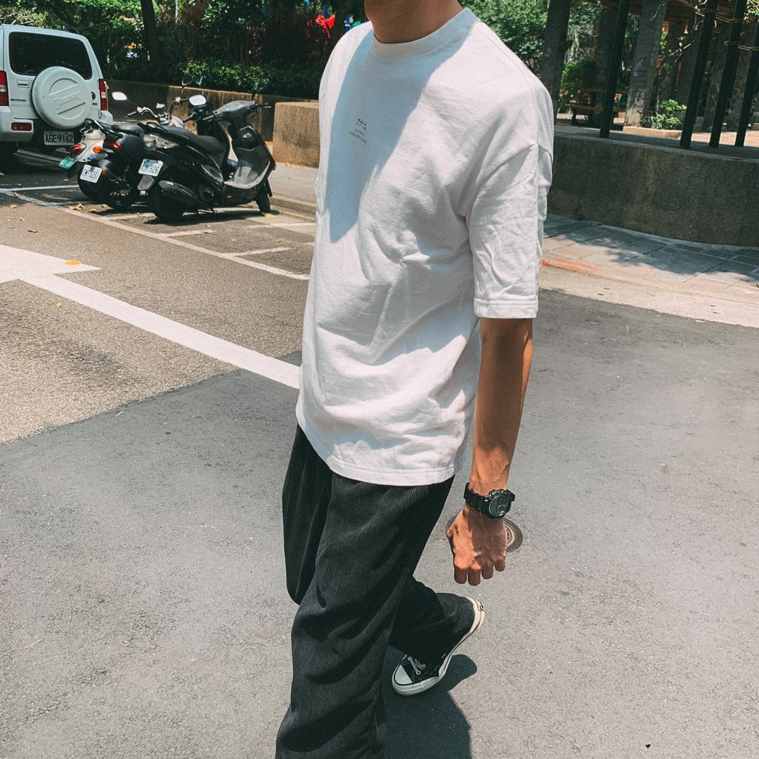 100%纯棉 1992设计Tee 宽松版型 / 正面刺绣 / 背面印花 / 舒适 - 男装上衣/T 恤 - 棉 白色