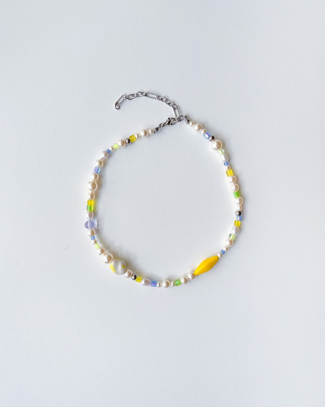 陶瓷x玻璃 扭牛糖珠派对项链 黄x绿x紫 Ceramic Glass Necklace - 项链 - 玻璃 黄色