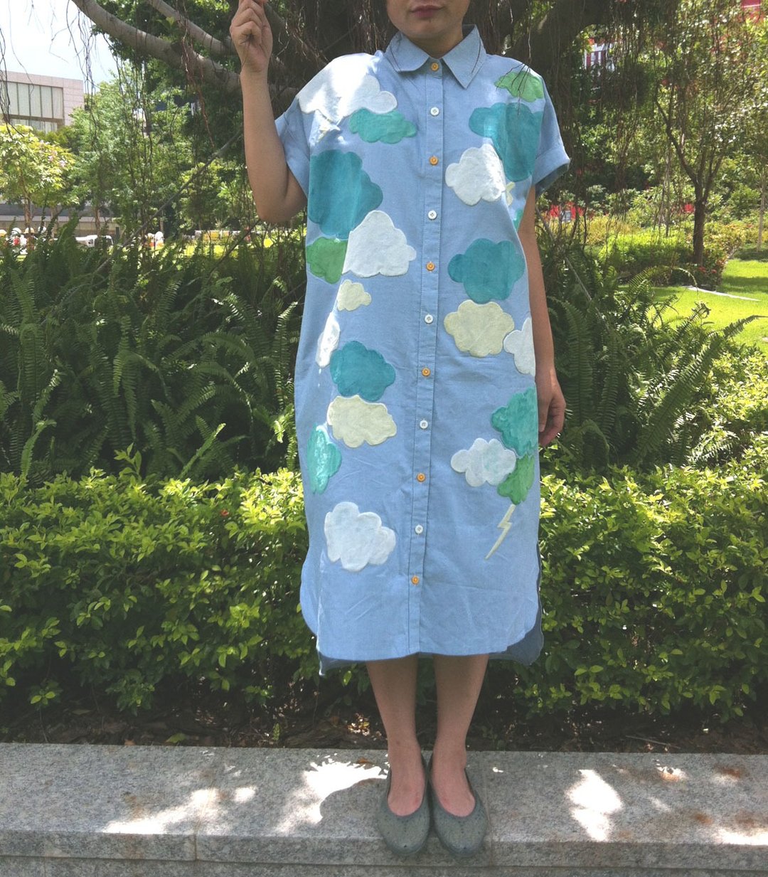 【夏日新品】香港设计自家品牌不死猫手绘云彩浅蓝牛津纺长恤衫裙 - 洋装/连衣裙 - 棉 