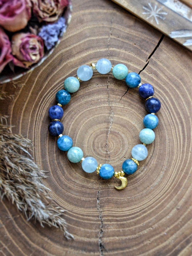 Calcite Sodalite Apatite and Amazonite Woman Bracelet with Vermeil Gold Moon - 手链/手环 - 宝石 蓝色