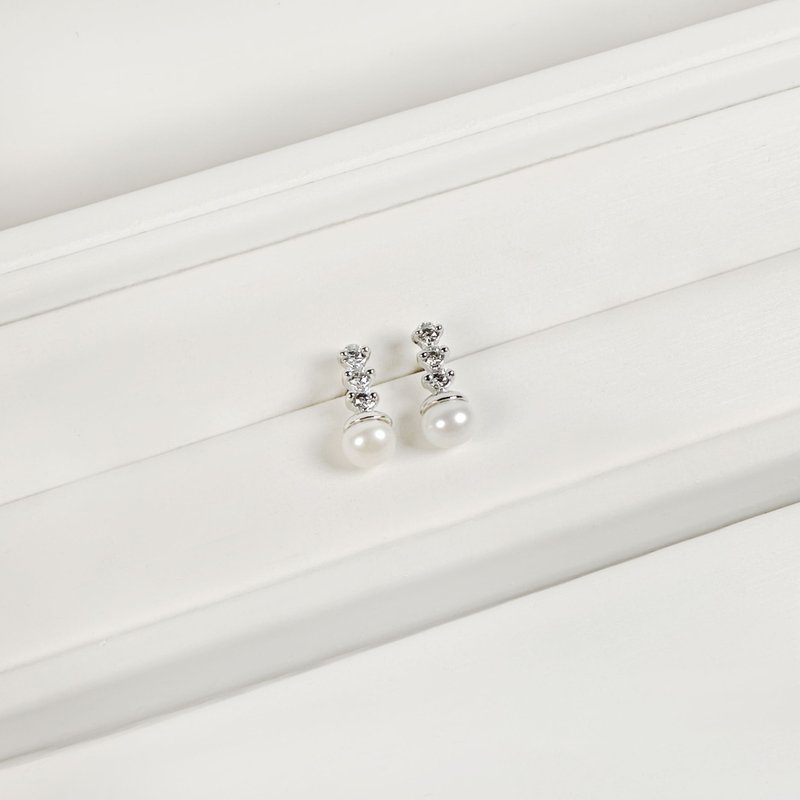 天然珍珠银色925银耳环/925银 轻珠宝 针式耳环 白K金色 珍珠耳环 - 耳环/耳夹 - 珍珠 银色