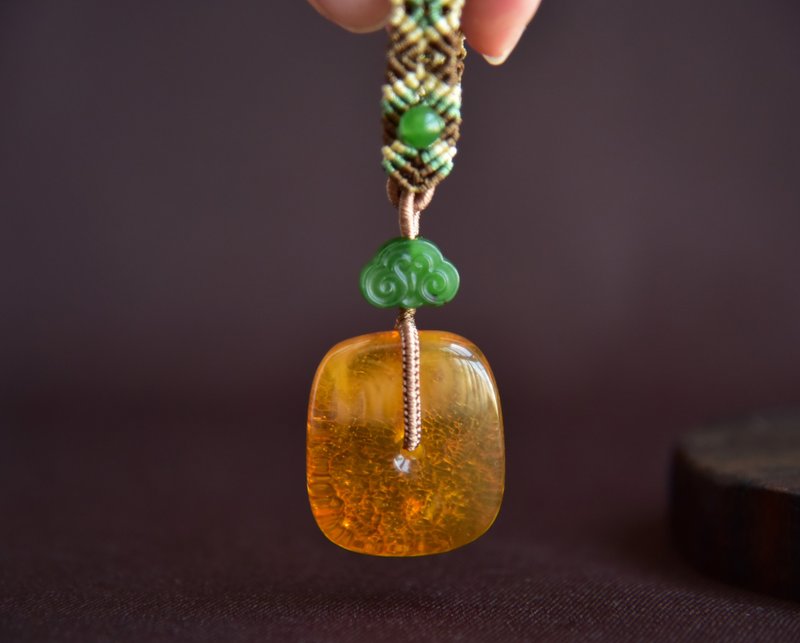 【扣平安】天然琥珀蜜蜡带原皮藏式平安扣寓意吊饰 - 吊饰 - 宝石 黄色