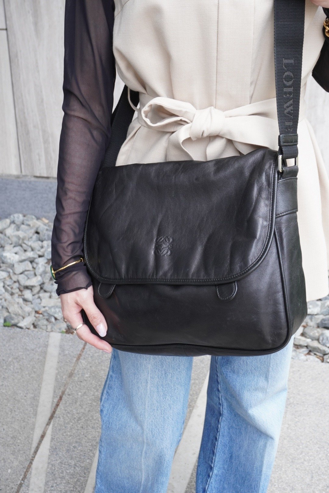 【日本直送 名牌中古包】LOEWE 罗威 侧背包 黑色 Anagram 纳帕皮革 Messenger Bag vintage stpht7 - 侧背包/斜挎包 - 真皮 黑色