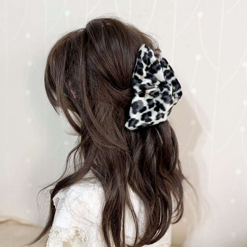 三角蝴蝶结抓夹 / 鲨鱼夹 发夹 豹纹毛绒 包头 大抓夹 发量多 - 发饰 - 其他材质 黑色