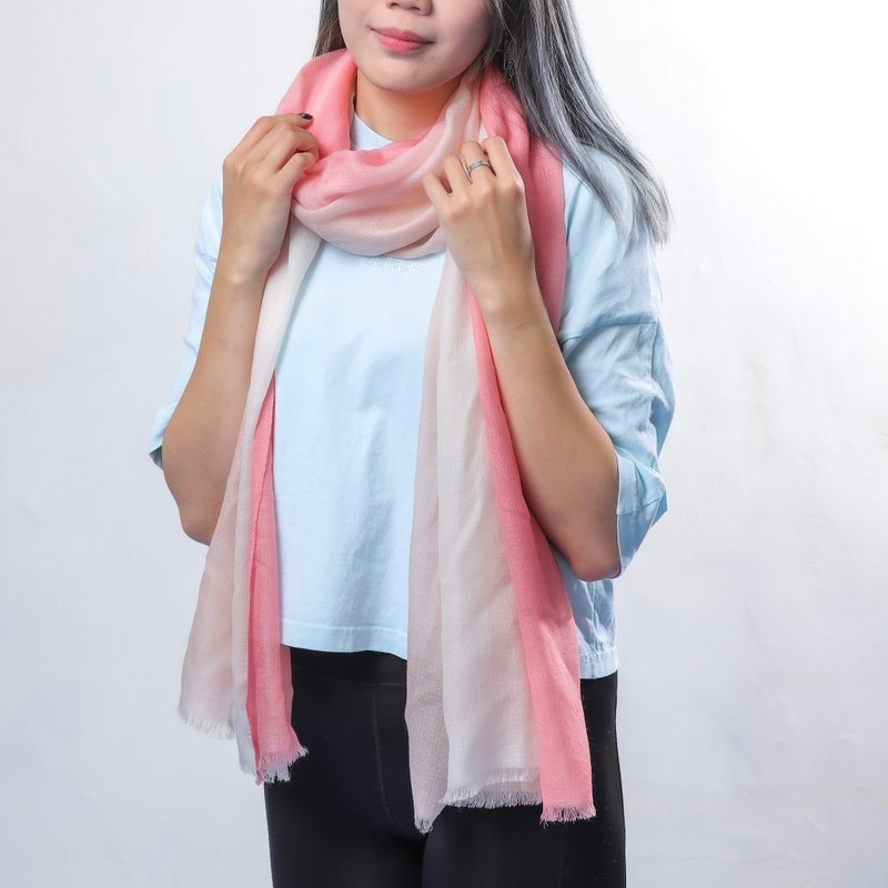 Cashmere羊绒围巾/披肩 手染渐层 戒指绒 若水 四季适用 - 围巾/披肩 - 羊毛 粉红色