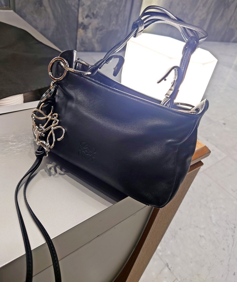 中古美品 Loewe 稀有款 软糯绳结单肩包手提包法棍包腋下包通勤包 - 手提包/手提袋 - 真皮 黑色