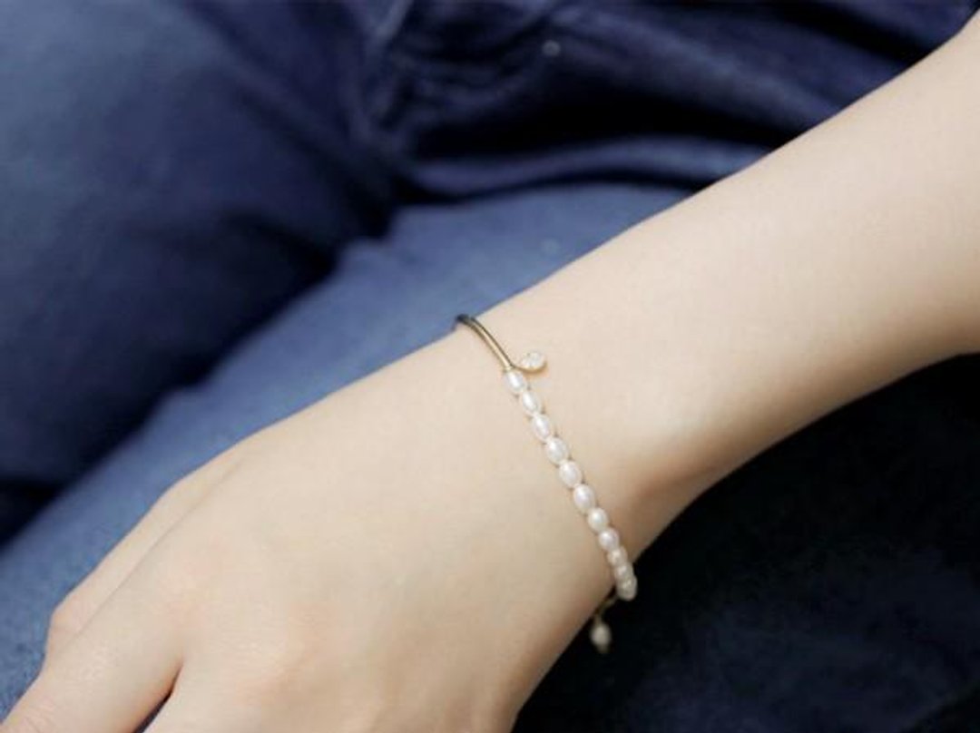 Smile Freshwater Pearl Bracelet June Birthstone Single item for stacking - 手链/手环 - 其他金属 
