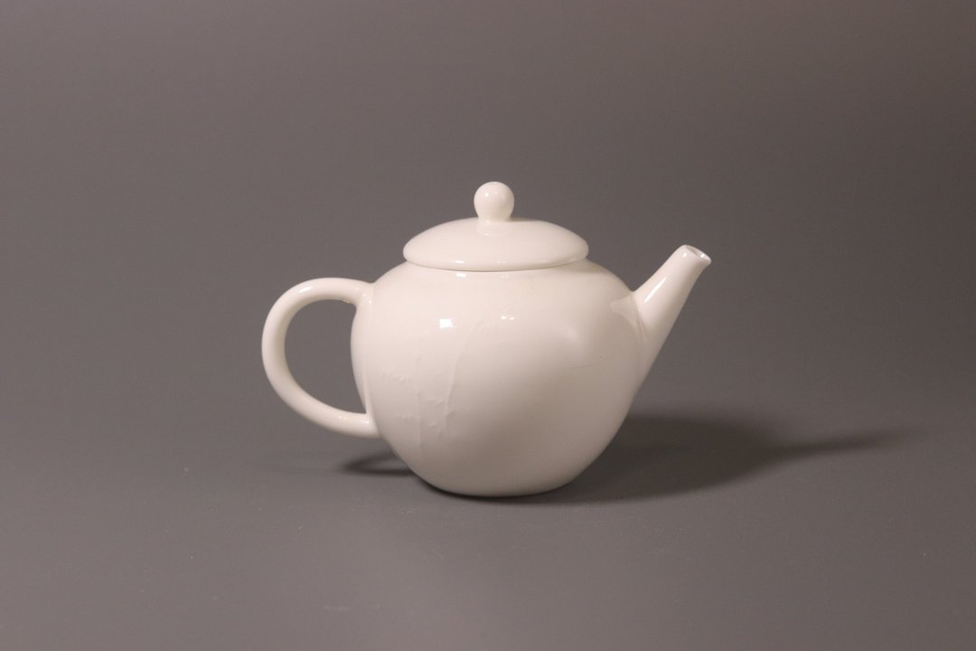 敦睦窑 德化模刻印花玉瓷 小圆壶 - 茶具/茶杯 - 瓷 白色