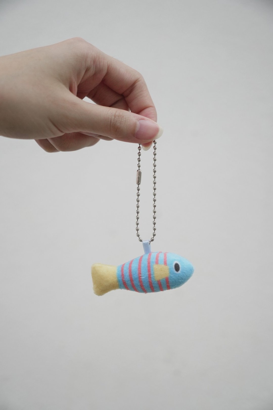 Fish Keychain for small pouch - 钥匙链/钥匙包 - 其他人造纤维 多色
