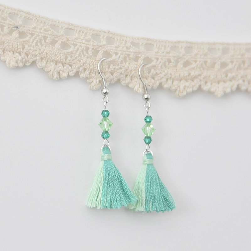 双色流苏。捷克水晶。耳环 Two Colorway Tassel。Crystal。Earring - 耳环/耳夹 - 绣线 绿色