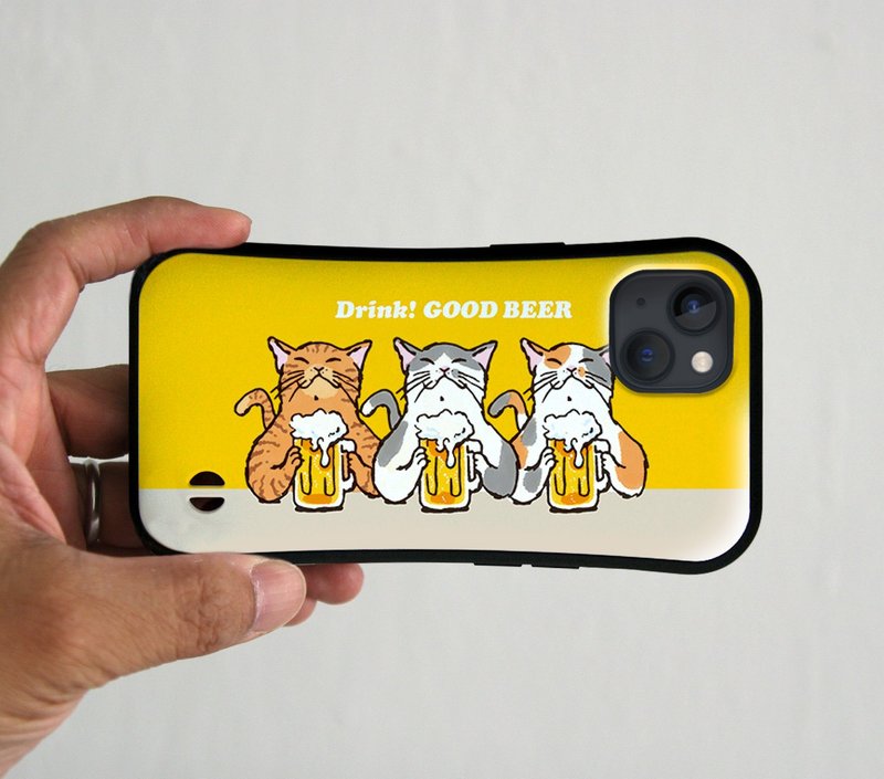 握着iPhone手机壳的猫咪用啤酒黄黄 - 手机壳/手机套 - 塑料 黄色