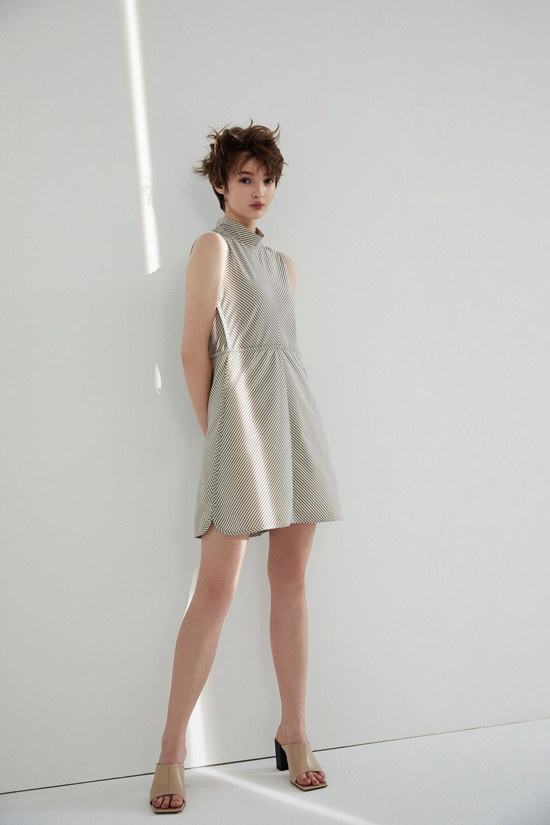 高领无袖斜纹短洋装 - 洋装/连衣裙 - 聚酯纤维 灰色