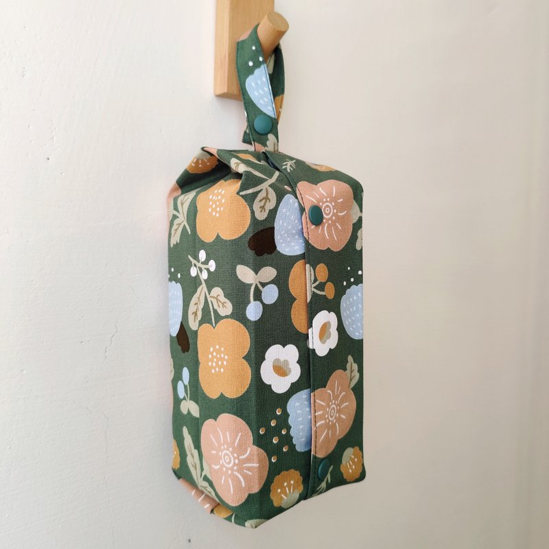 车用、露营用挂式面纸套/卫生纸套=童话花园(共4色) - 纸巾盒 - 棉．麻 