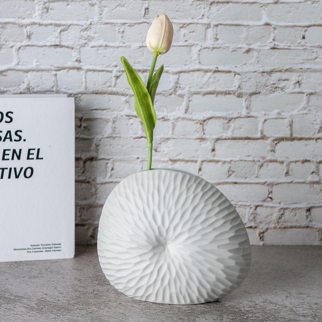 White Ceramic Spiral Vase - 花瓶/陶器 - 陶 白色