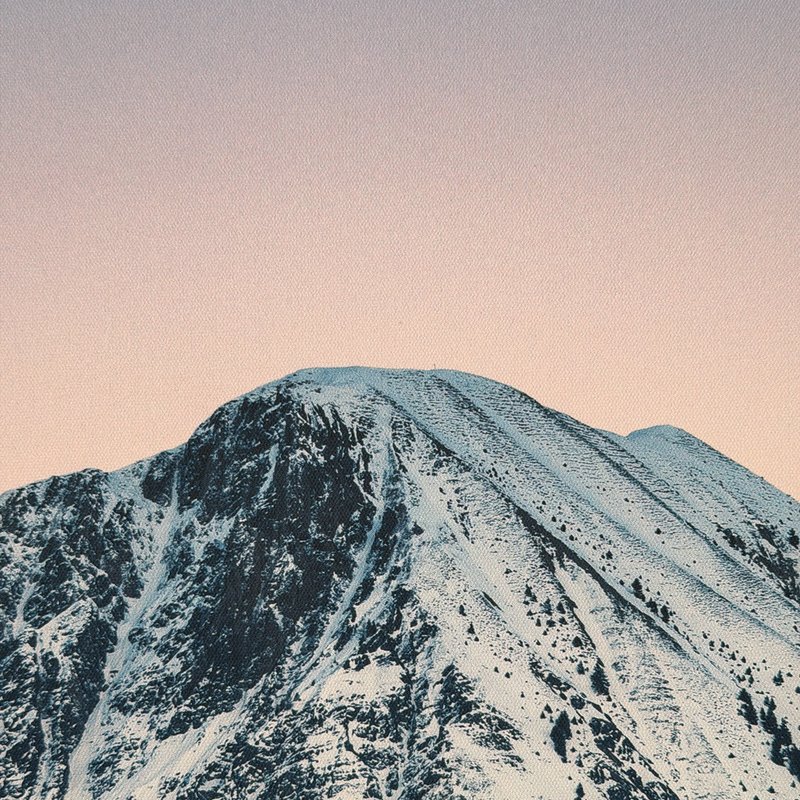 【微瑕特惠】【福利品】皑皑雪山- 卧室挂画/卧室挂画 - 海报/装饰画/版画 - 棉．麻 银色