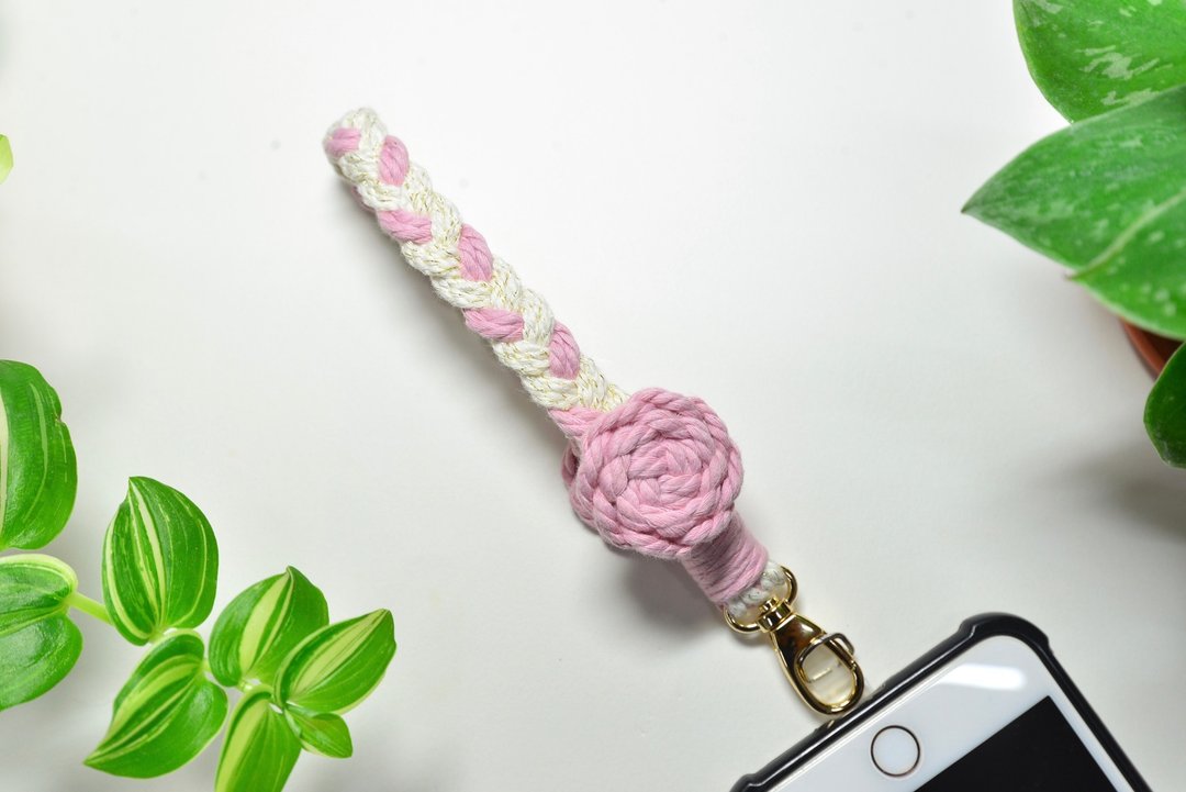编织玫瑰花造型手机挂绳DIY材料包 - 编织/刺绣/羊毛毡/裁缝 - 棉 