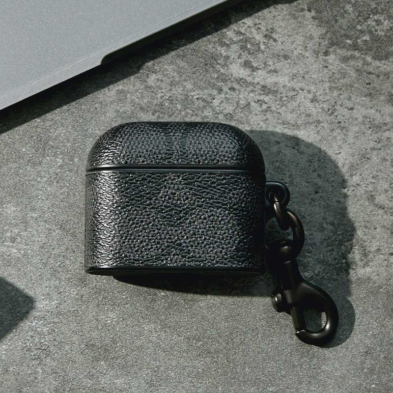 【COACH】AirPods 3 精品保护壳 经典黑色大C - 耳机收纳 - 塑料 黑色