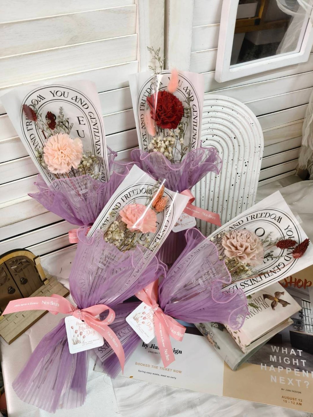 【荞翎工作室】单朵索拉花康乃馨花束 母亲节花礼 康乃馨 - 干燥花/捧花 - 植物．花 多色